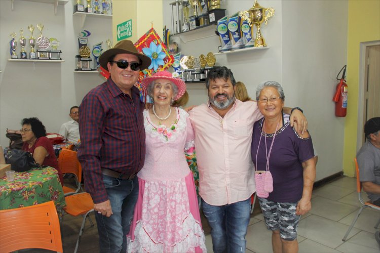 Vereador Valdir Gomes garante baile toda semana para a terceira idade