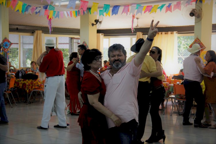 Vereador Valdir Gomes garante baile toda semana para a terceira idade