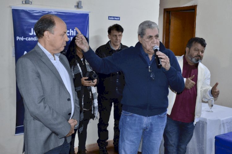 Em Campo Grande, Carlos Bernardo participa de reunião na Vila Bandeirantes