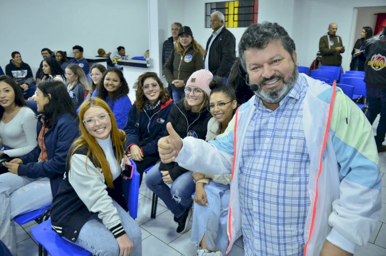 Carlos Bernardo concede coletiva de imprensa em Ponta Porã