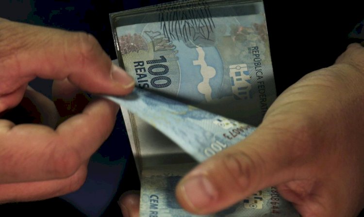 Beneficiários do Auxílio Brasil com NIS final 9 recebem hoje