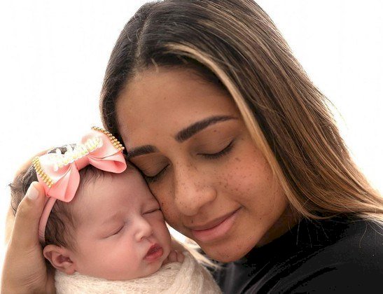 Com apenas um mês e meio de vida, filha de MC Loma é rodeada de mistérios