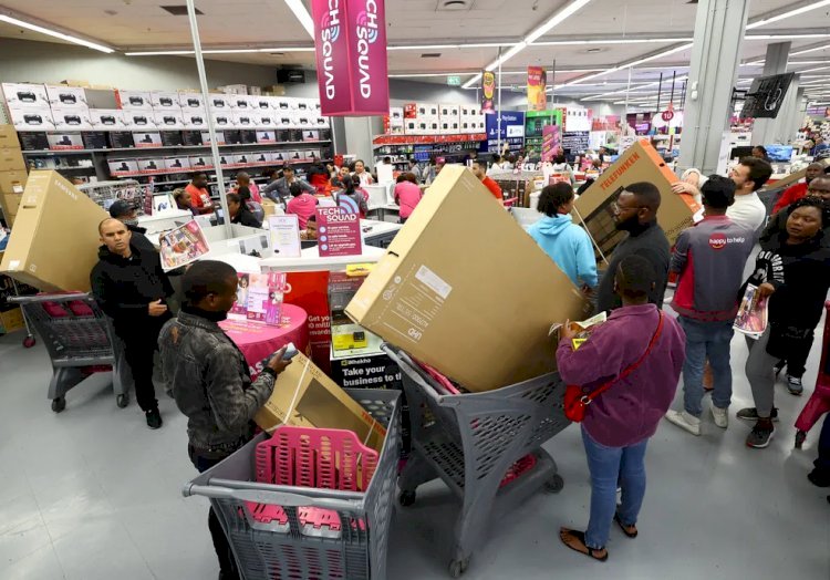 Veja fotos da Black Friday no mundo