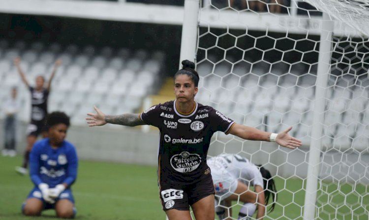 Patrícia Sochor leva Ferroviária à liderança do Brasileiro Feminino