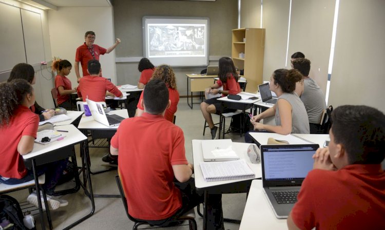 Especialistas pedem revogação do novo ensino médio