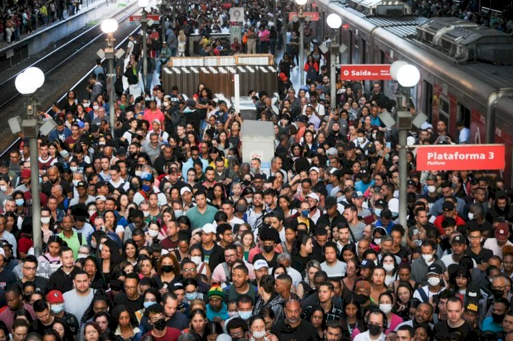 Estações seguem fechadas após anúncio de liberação das catracas